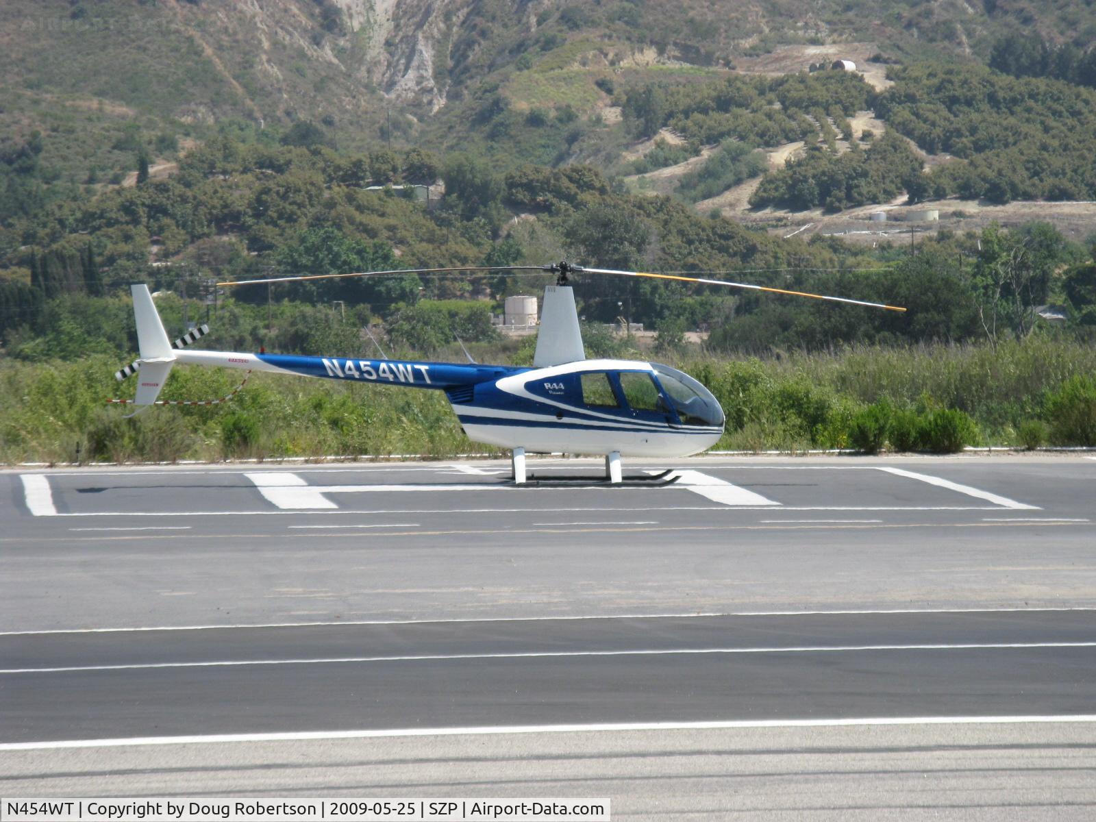 N454WT, 2001 Robinson R44 Raven II C/N 1042, 2001 Robinson R44 RAVEN, Lycoming O-540-F1B5 260 Hp derated to 205 Hp continuos, on SPZ's helicopter pad