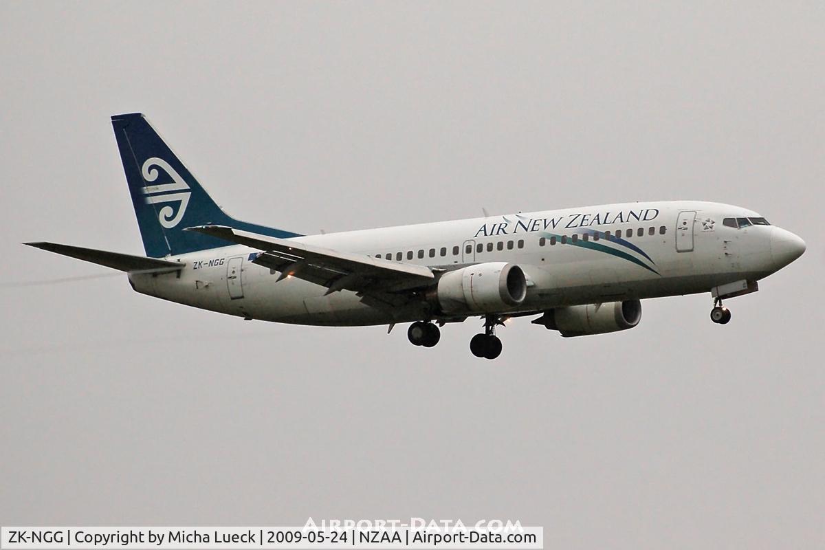 ZK-NGG, 1999 Boeing 737-319 C/N 25606, On finals in the rain