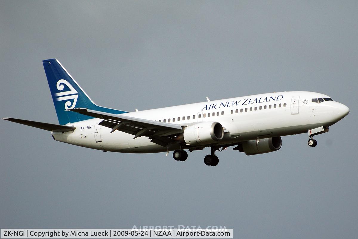 ZK-NGI, 1999 Boeing 737-319 C/N 25608, On finals