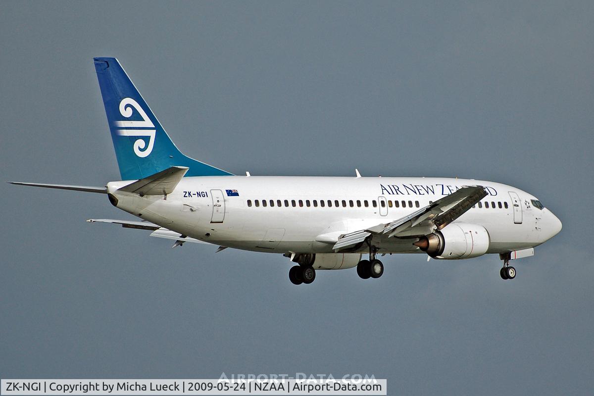ZK-NGI, 1999 Boeing 737-319 C/N 25608, On finals