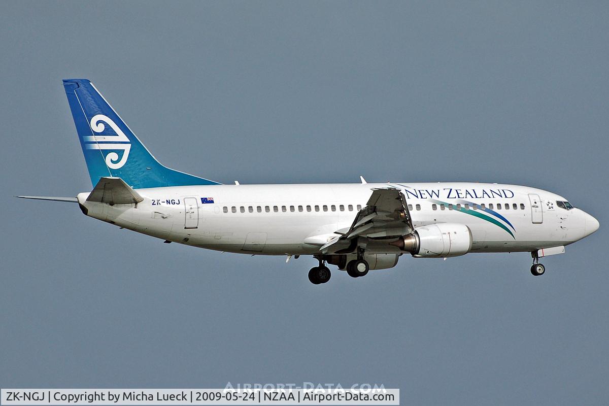 ZK-NGJ, 1999 Boeing 737-319 C/N 25609, On finals