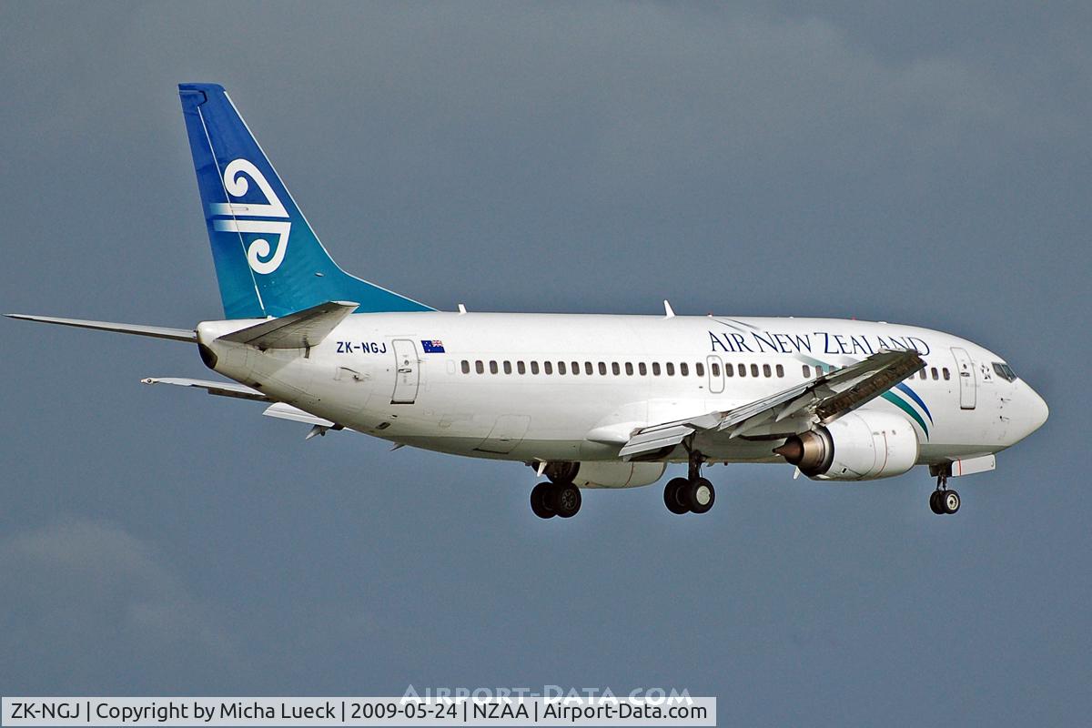 ZK-NGJ, 1999 Boeing 737-319 C/N 25609, On finals