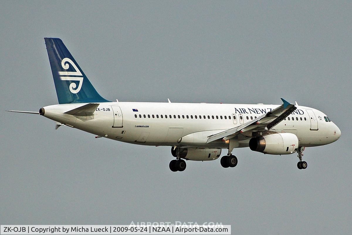ZK-OJB, 2003 Airbus A320-232 C/N 2090, On finals