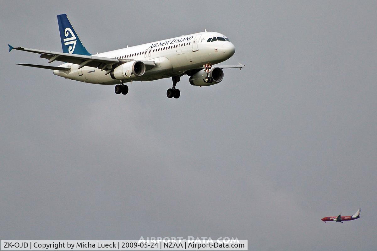 ZK-OJD, 2003 Airbus A320-232 C/N 2130, ZK-PBA downwind...