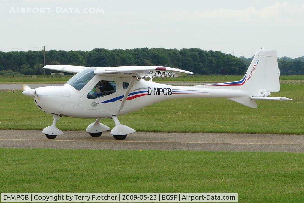 D-MPGB, 2008 Remos GX C/N 281, German manufactured Remos GX demonstrator at its UK base at Conington