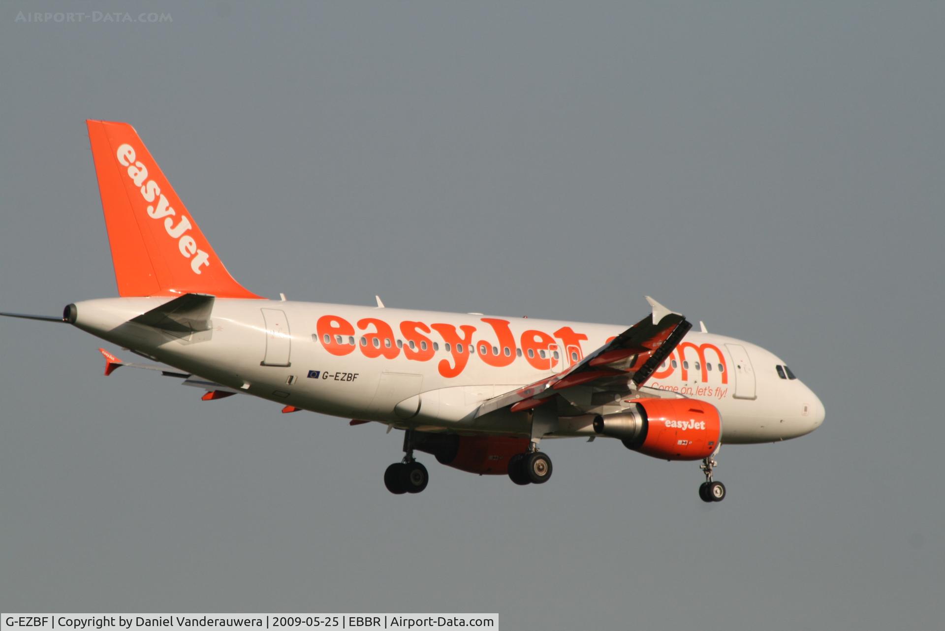 G-EZBF, 2006 Airbus A319-111 C/N 2923, flight EZY2795 is descending to rwy 02