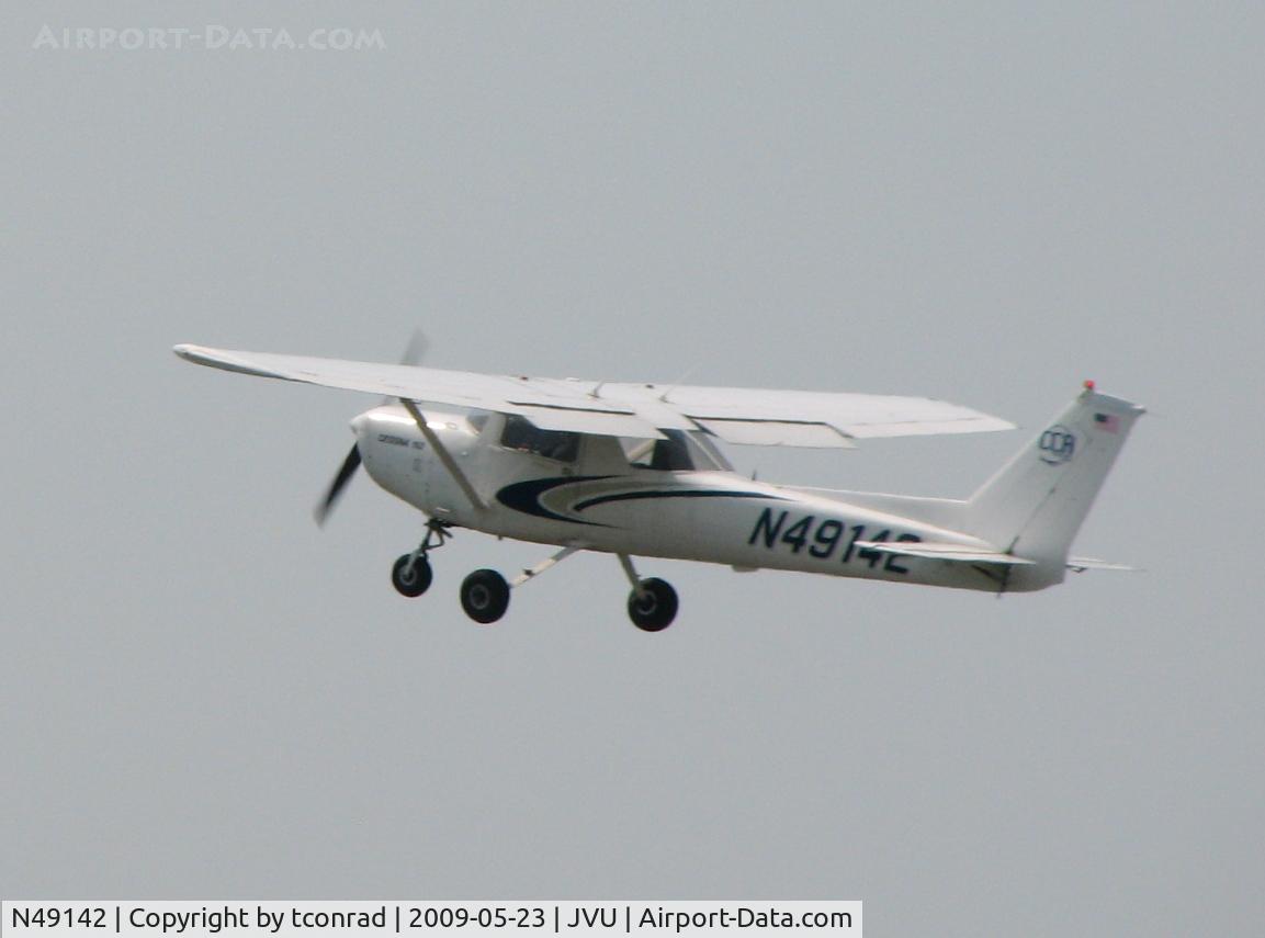 N49142, 1977 Cessna 152 C/N 15281161, at Queen City