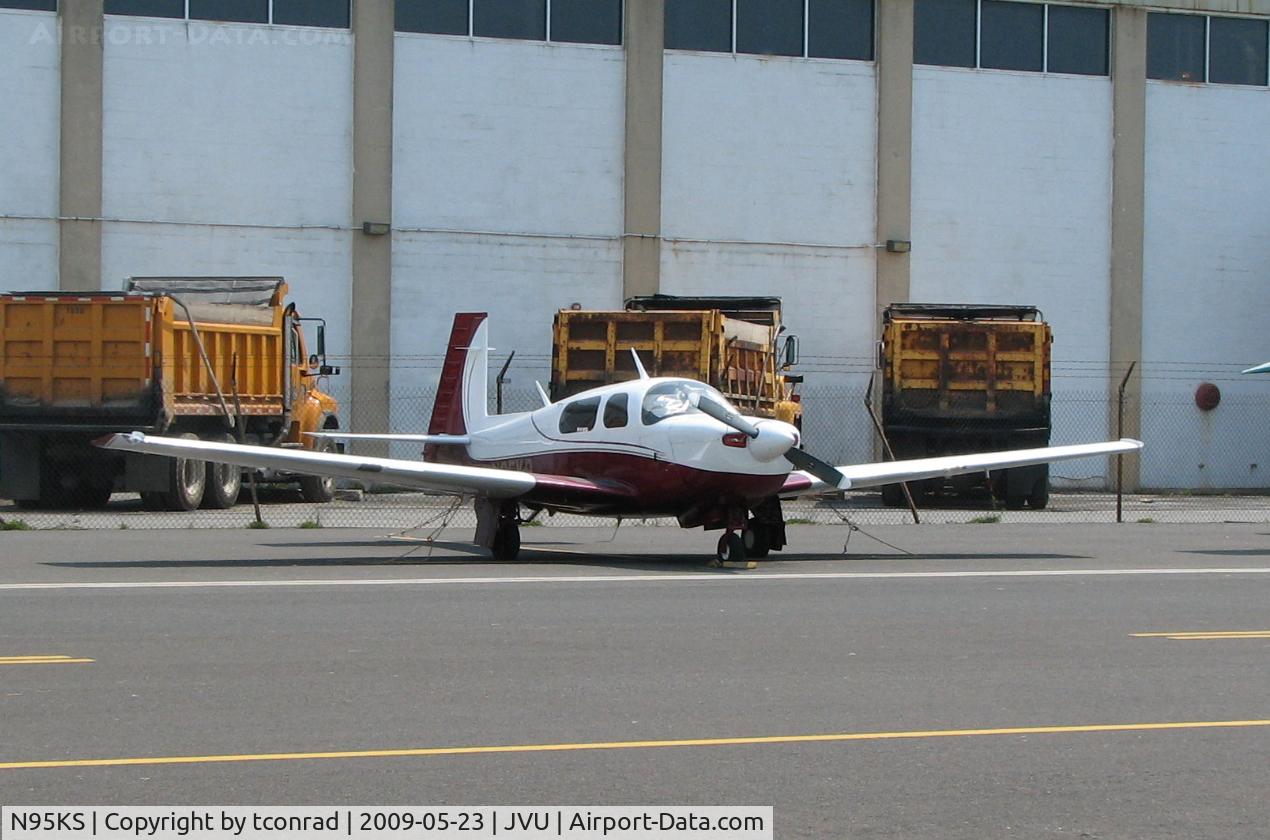 N95KS, 1993 Mooney M20J 201 C/N 24-3298, at Queen City