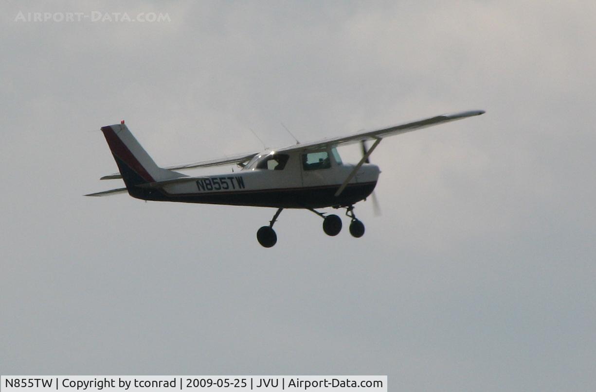 N855TW, 1966 Cessna 150G C/N 15065657, at Queen City