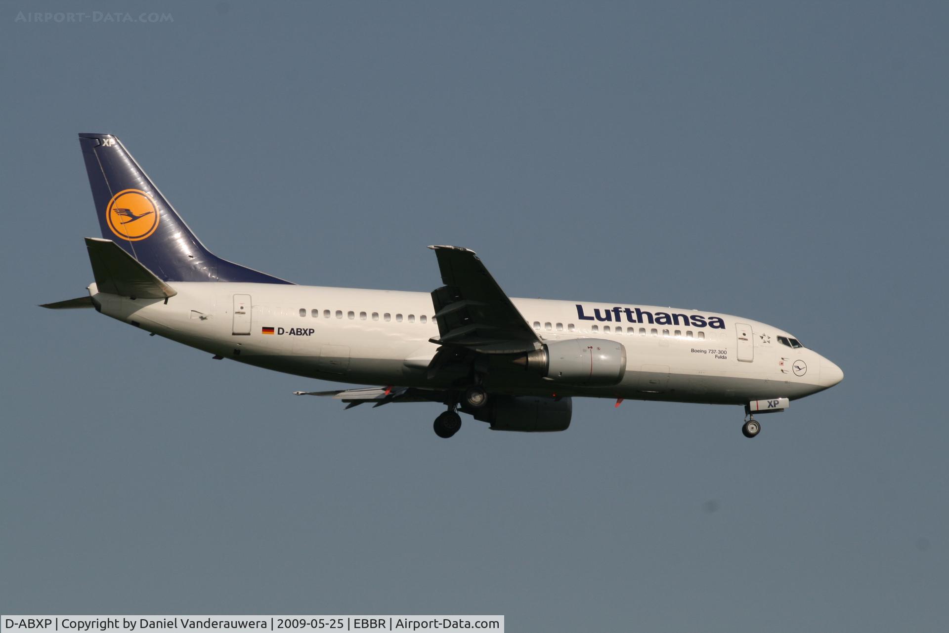 D-ABXP, 1988 Boeing 737-330 C/N 23874, flight LH4570 is descending to rwy 02