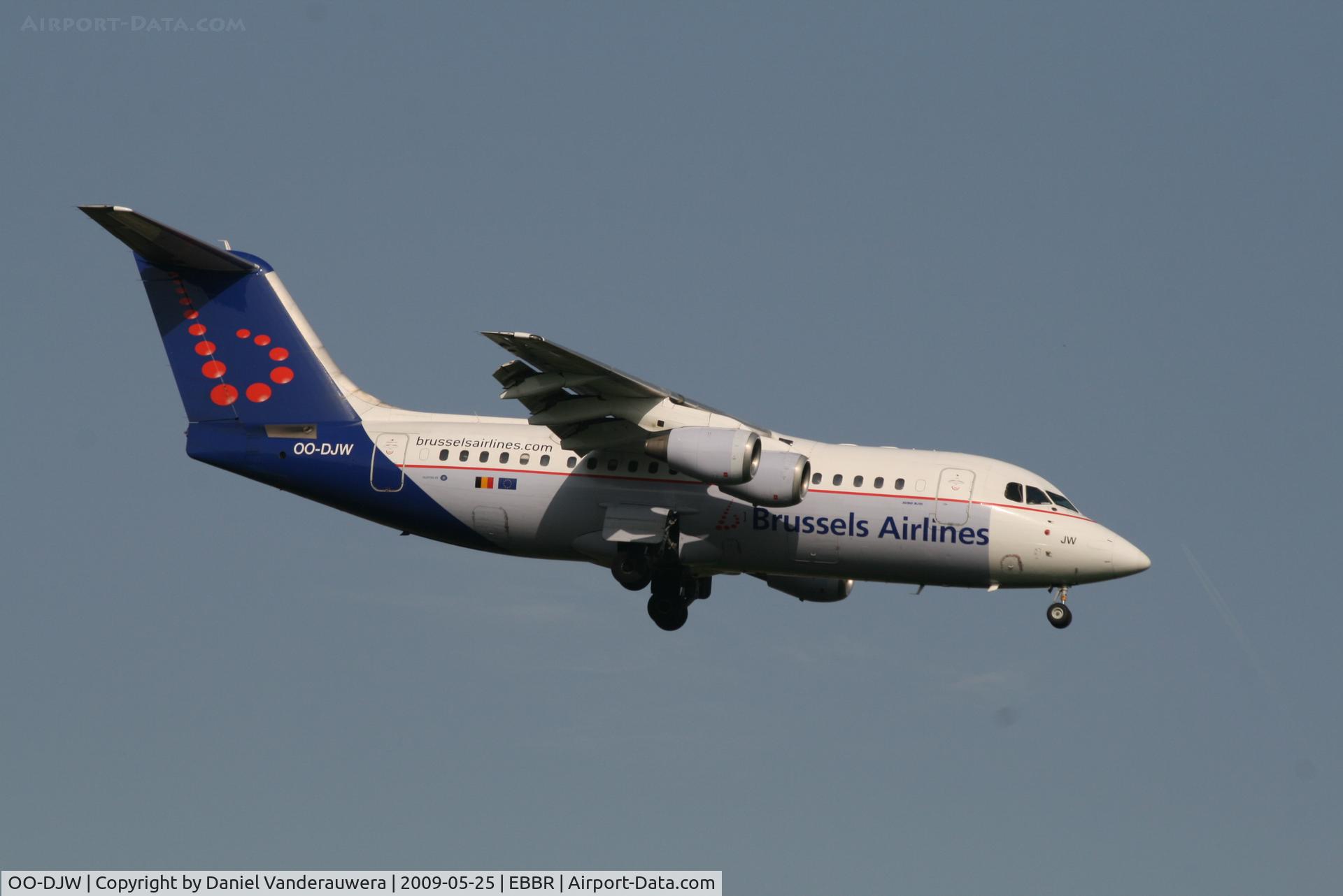 OO-DJW, 1996 British Aerospace Avro 146-RJ85 C/N E.2296, flight SN2288 is descending to rwy 02