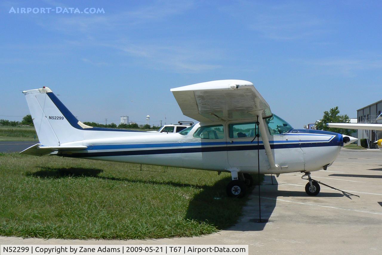 N52299, 1980 Cessna 172P C/N 17274490, At Hicks Field