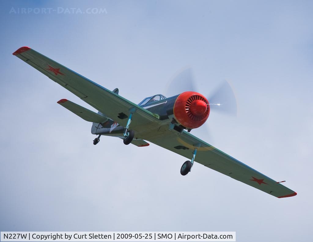 N227W, 1983 Yakovlev Yak-50 C/N 832601, Yak-50 on short final at SMO