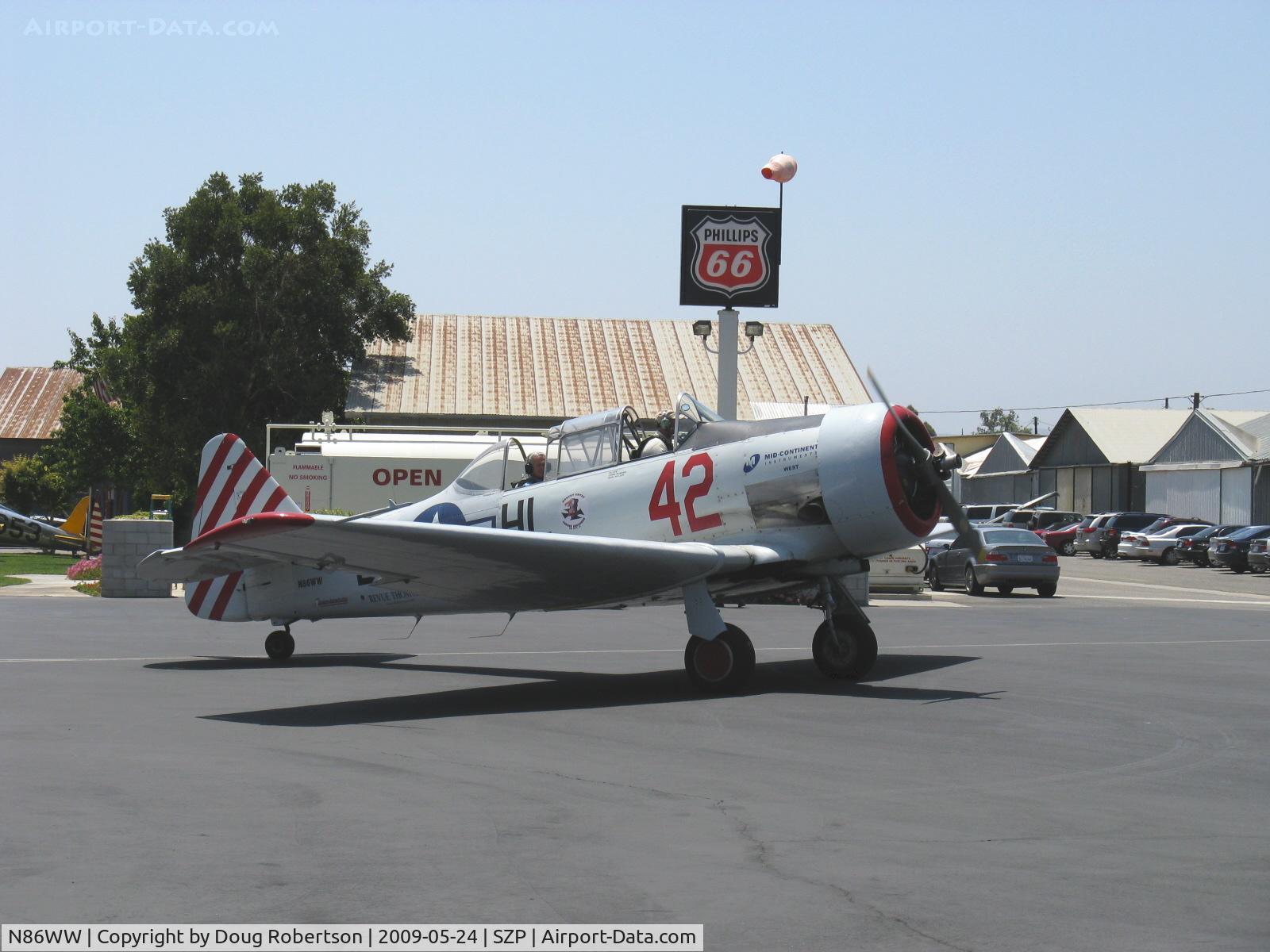 N86WW, 1956 North American SNJ-4 Texan C/N 88-12291, 1956 North American SNJ-4 'Sugarfoot' of the Condor Squadron, P&W R-1340 AN-1, taxi