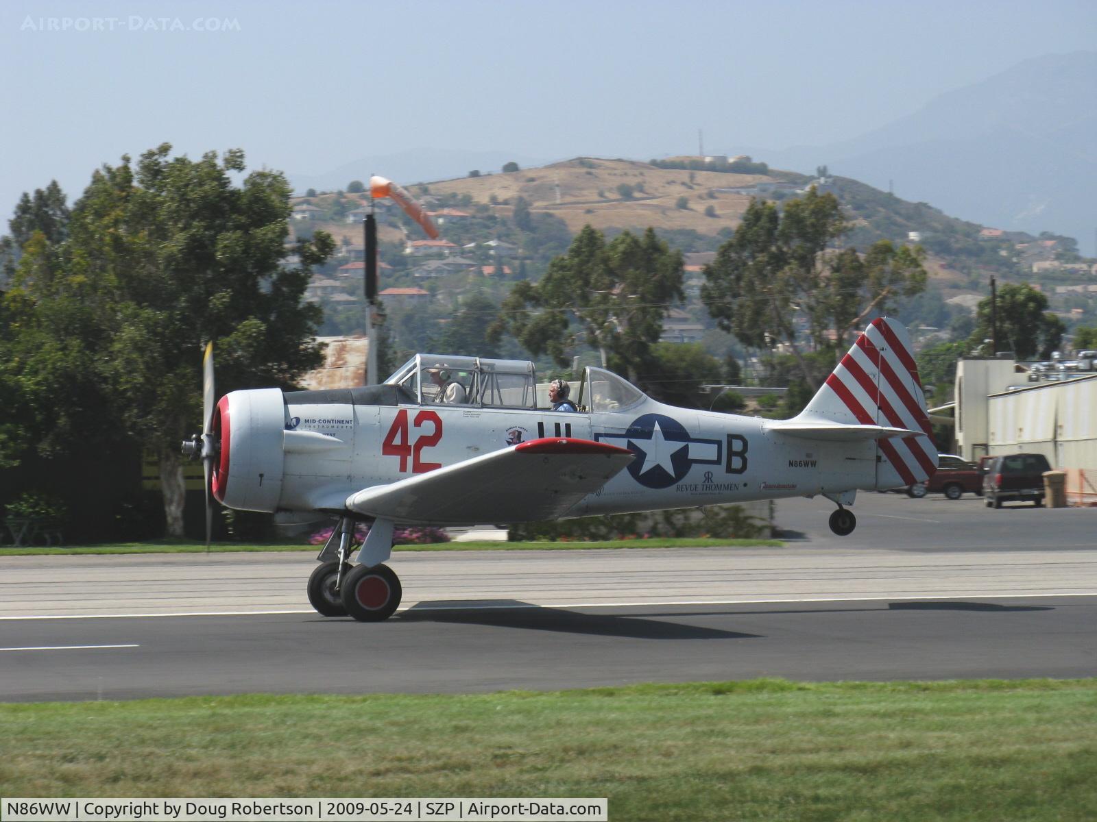 N86WW, 1956 North American SNJ-4 Texan C/N 88-12291, 1956 North American SNJ-4 'Sugarfoot' of the Condor Squadron, P&W R-1340 AN-1 550 Hp, takeoff roll Rwy 22