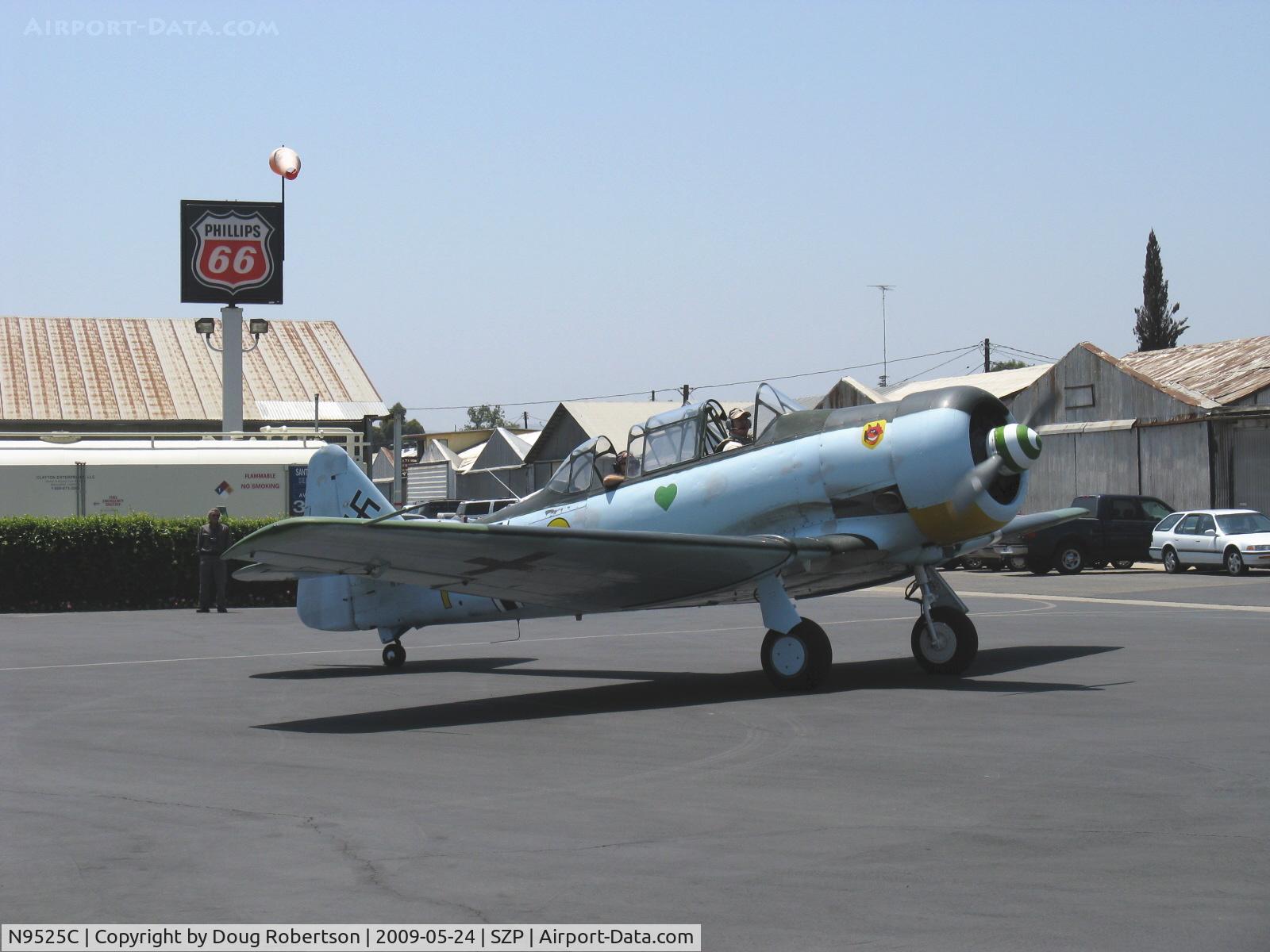 N9525C, North American AT-6C Texan C/N 88-12407, North American AT-6C TEXAN of The Condor Squadron, P&W R-1340 600 Hp, taxi