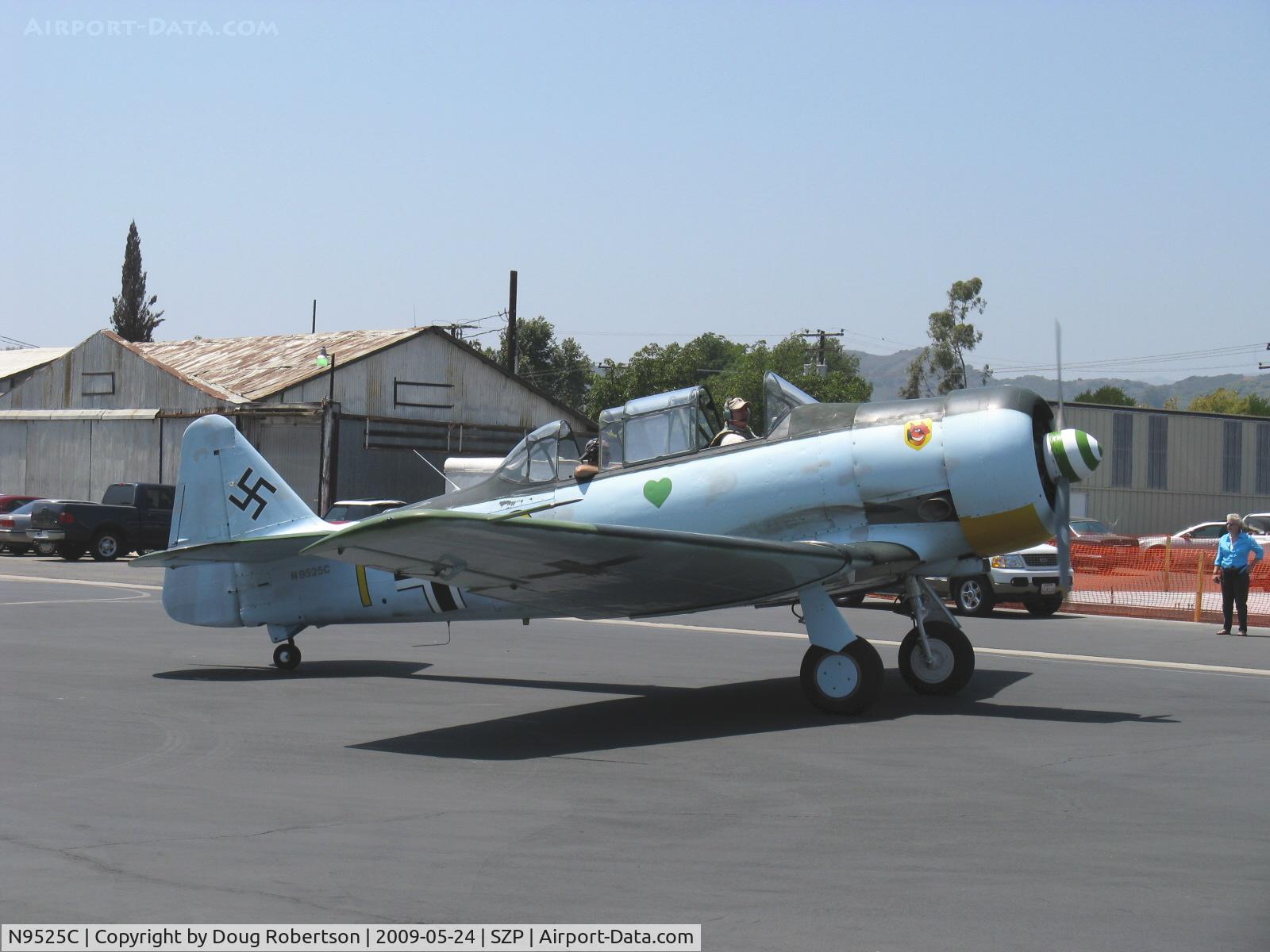 N9525C, North American AT-6C Texan C/N 88-12407, North American AT-6C TEXAN of The Condor Squadron, P&W R-1340 600 Hp, taxi