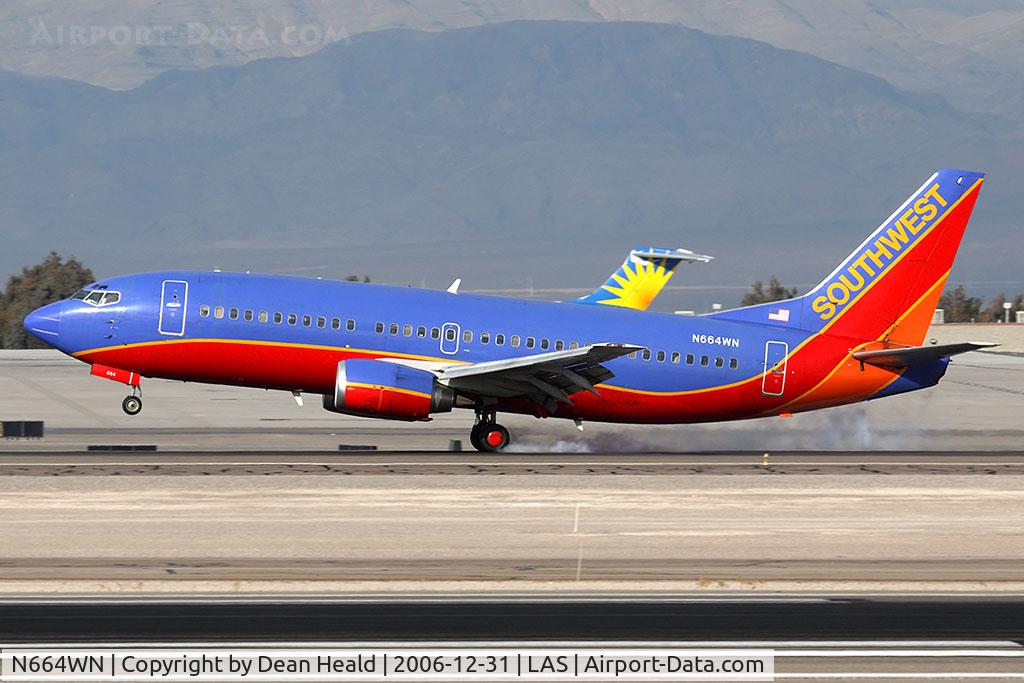 N664WN, 1986 Boeing 737-3Y0 C/N 23495, Southwest Airlines N664WN (FLT SWA2304) from Phoenix Sky Harbor Int'l (KPHX) landing on RWY 25R.