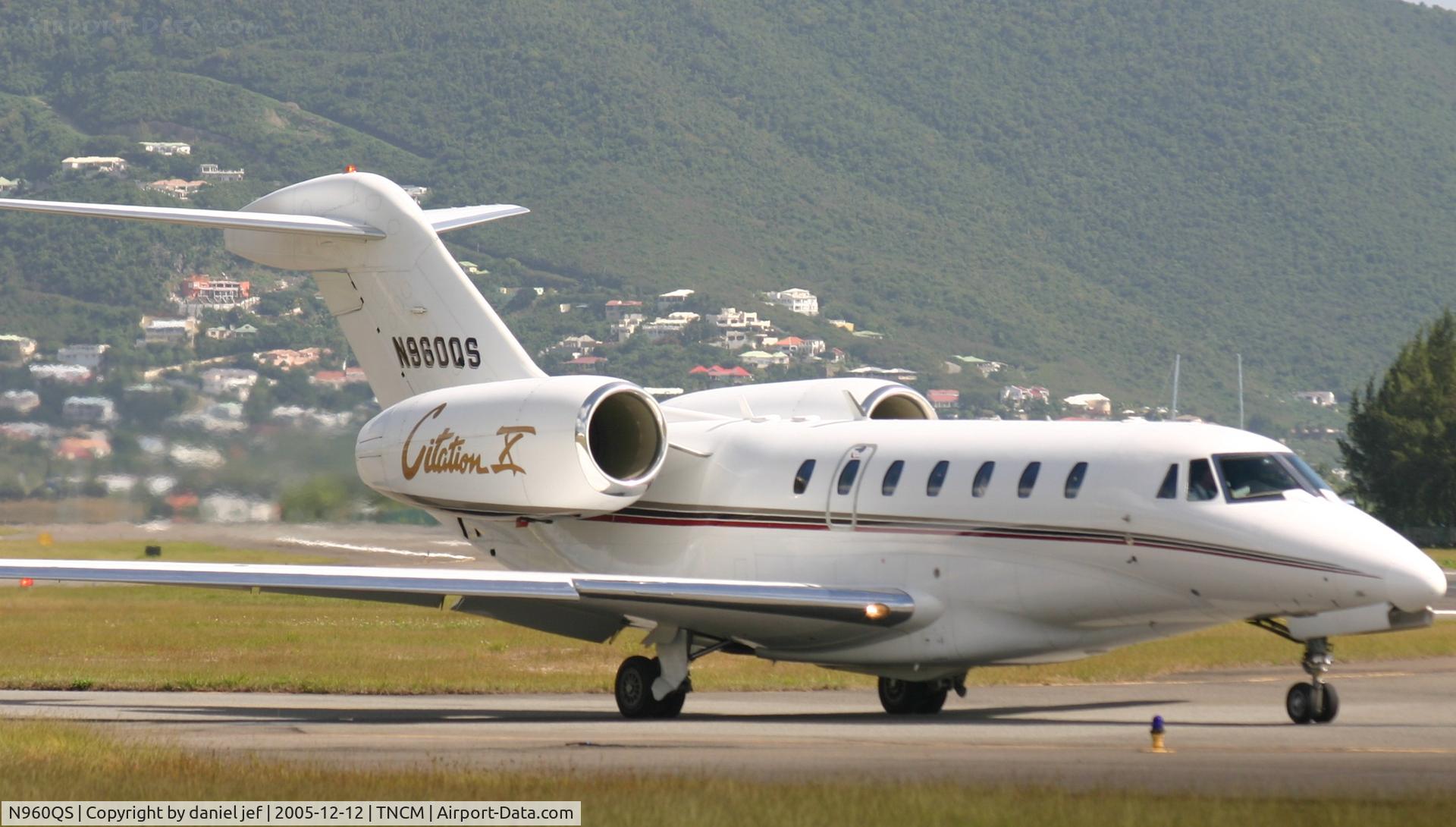 N960QS, 2001 Cessna 750 Citation X Citation X C/N 750-0160, taxing runway 10
