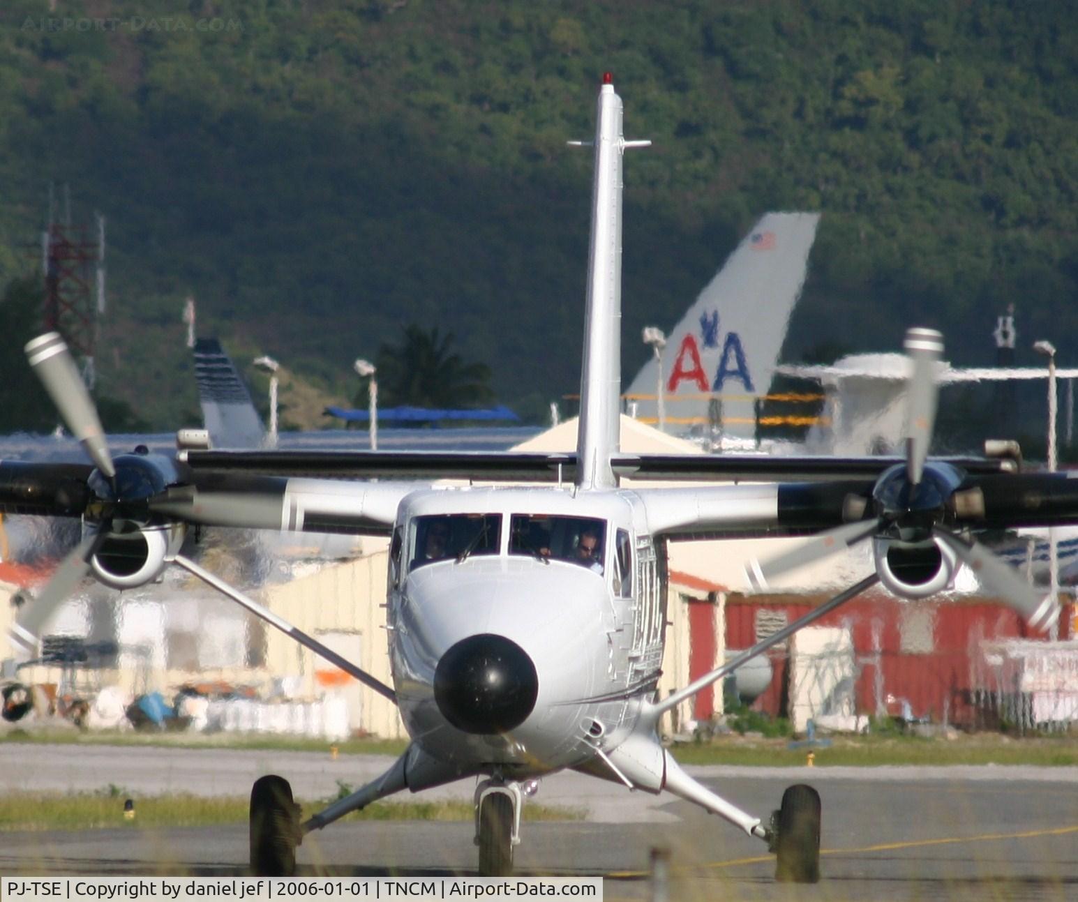 PJ-TSE, 1973 De Havilland Canada DHC-6-300 Twin Otter C/N 365, taxing runway 10