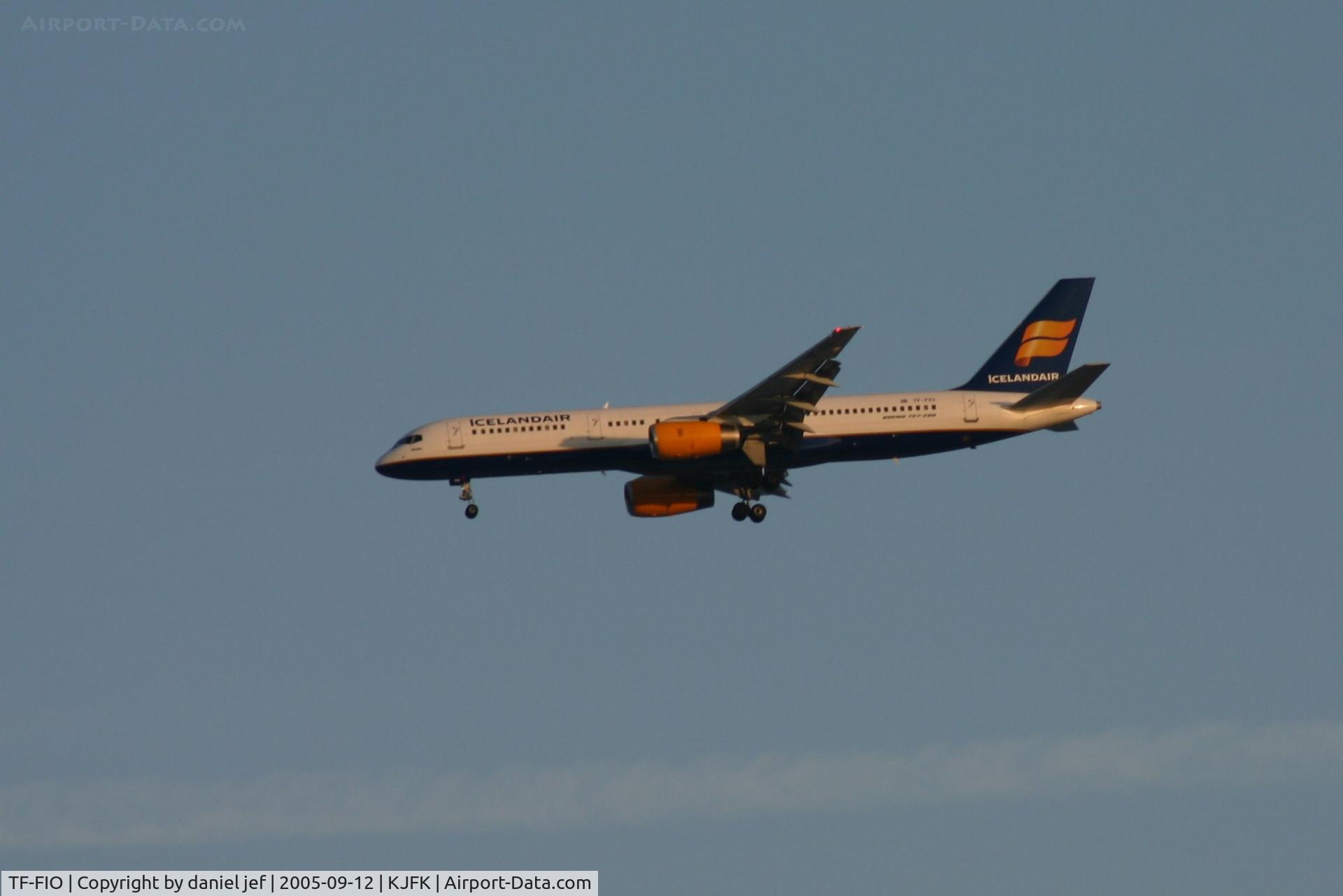 TF-FIO, 1999 Boeing 757-208 C/N 29436, Landing