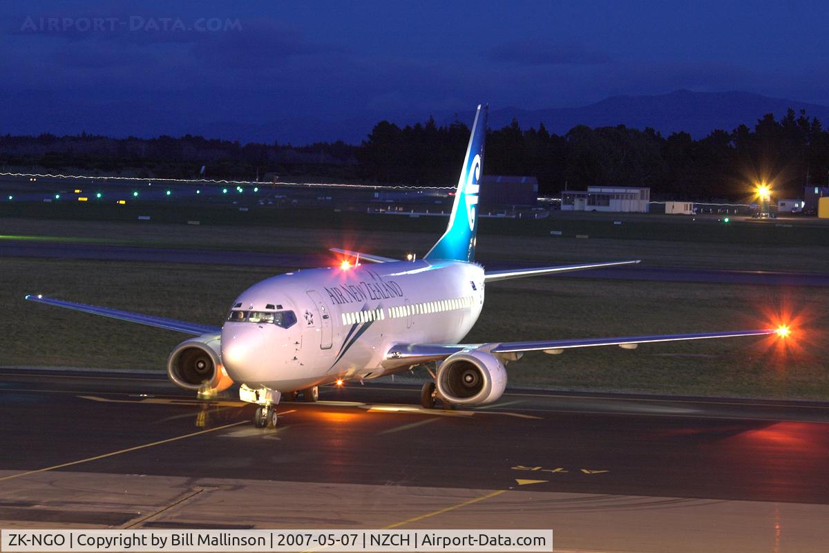 ZK-NGO, 1997 Boeing 737-37Q C/N 28548, Madness being out in the middle of winter to get night shots !