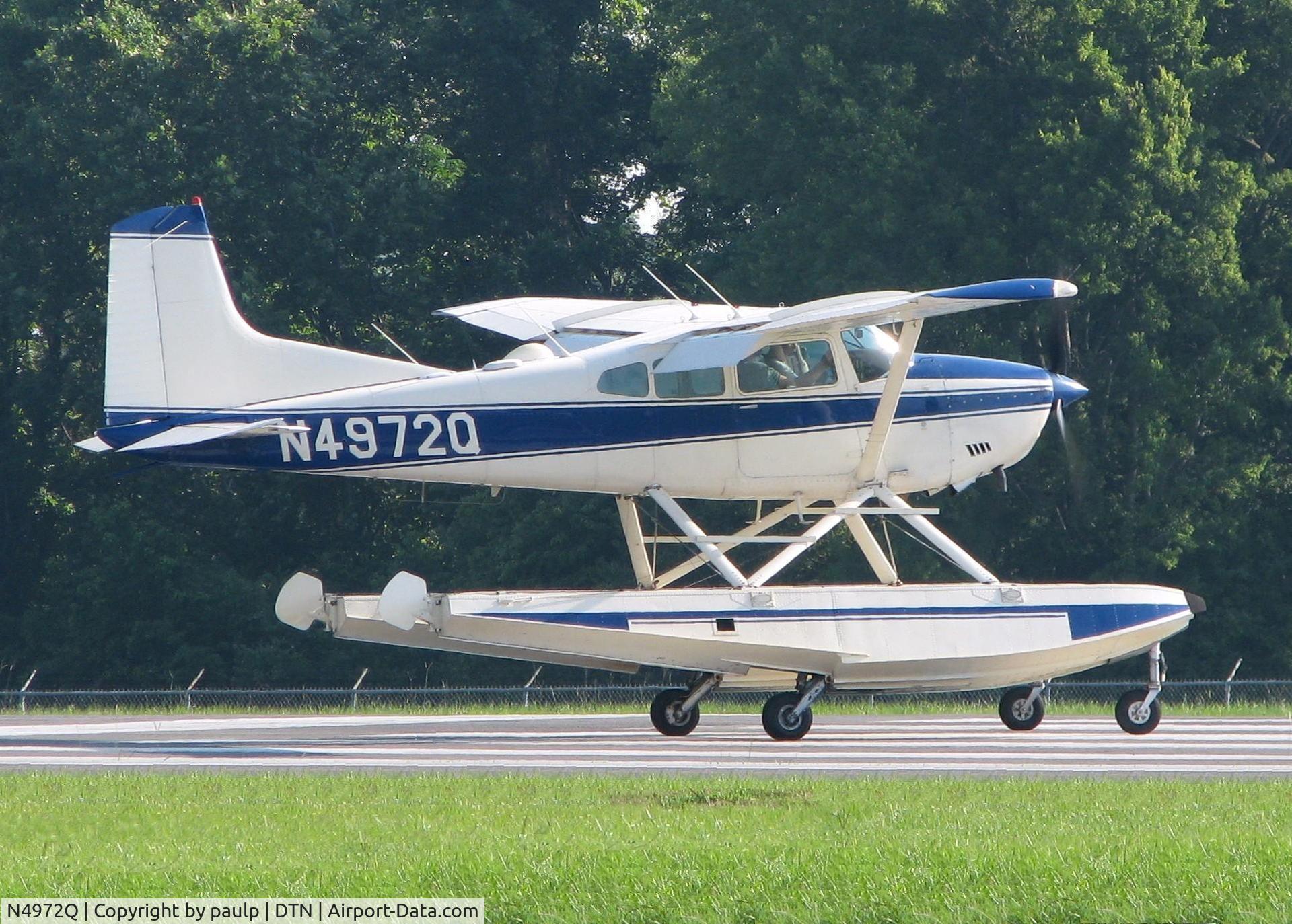 N4972Q, 1978 Cessna A185F Skywagon 185 C/N 18503591, Turning onto runway 14 at the Shreveport Downtown airport.