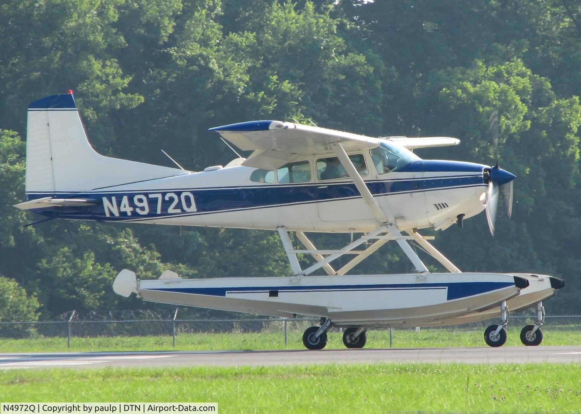N4972Q, 1978 Cessna A185F Skywagon 185 C/N 18503591, Starting to roll for take off on 14 at the Shreveport Downtown airport.