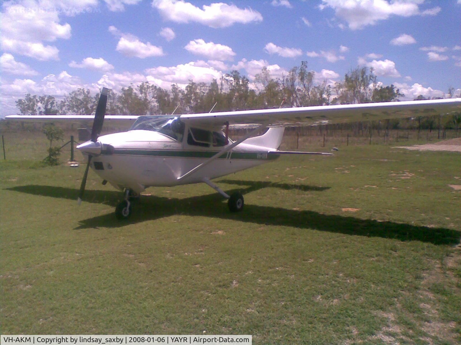 VH-AKM, 1978 Cessna 182Q Skylane C/N 18266460, C182