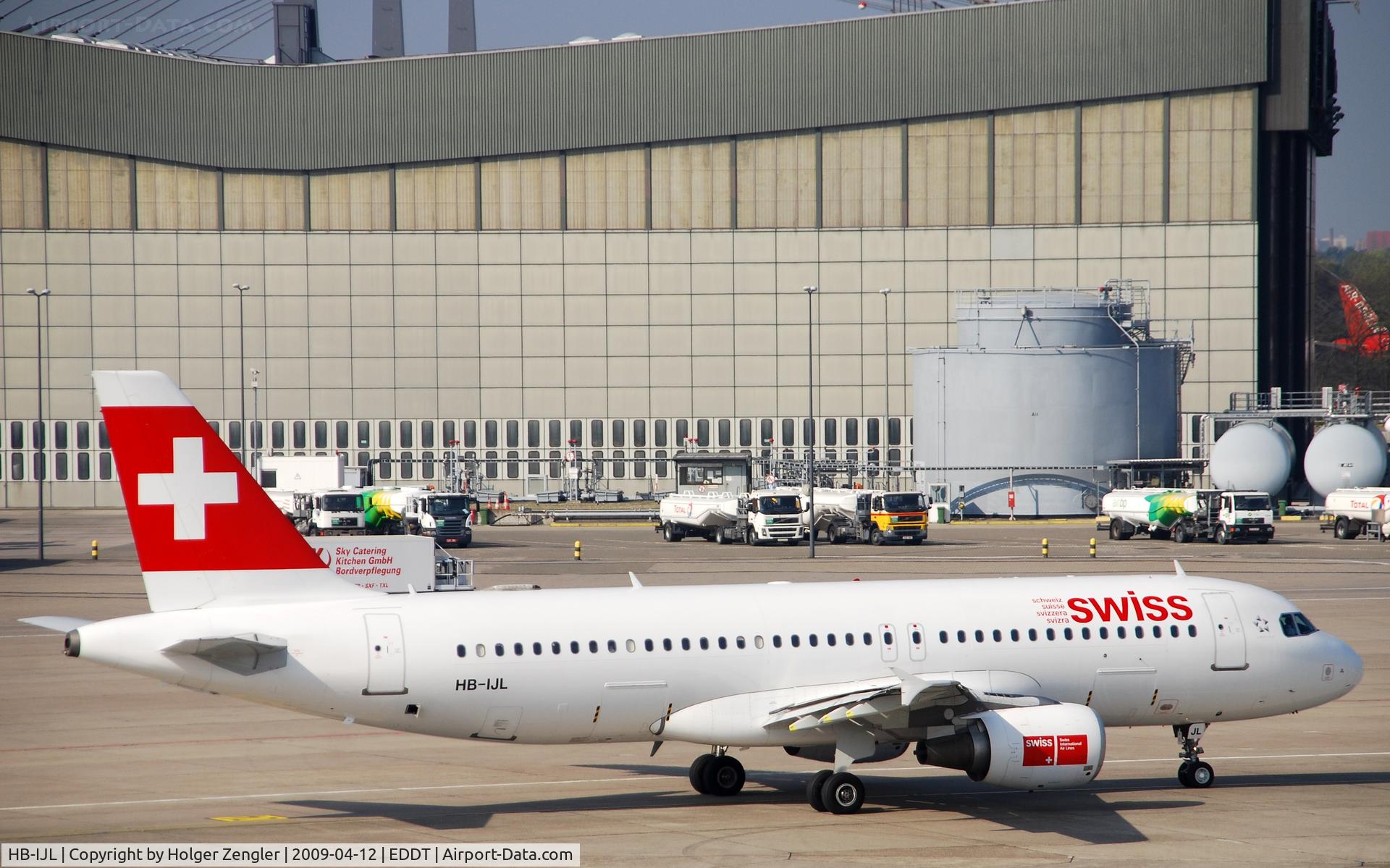 HB-IJL, 1996 Airbus A320-214 C/N 603, That SWISS Airbus is leaving Berlin with destination Zurich