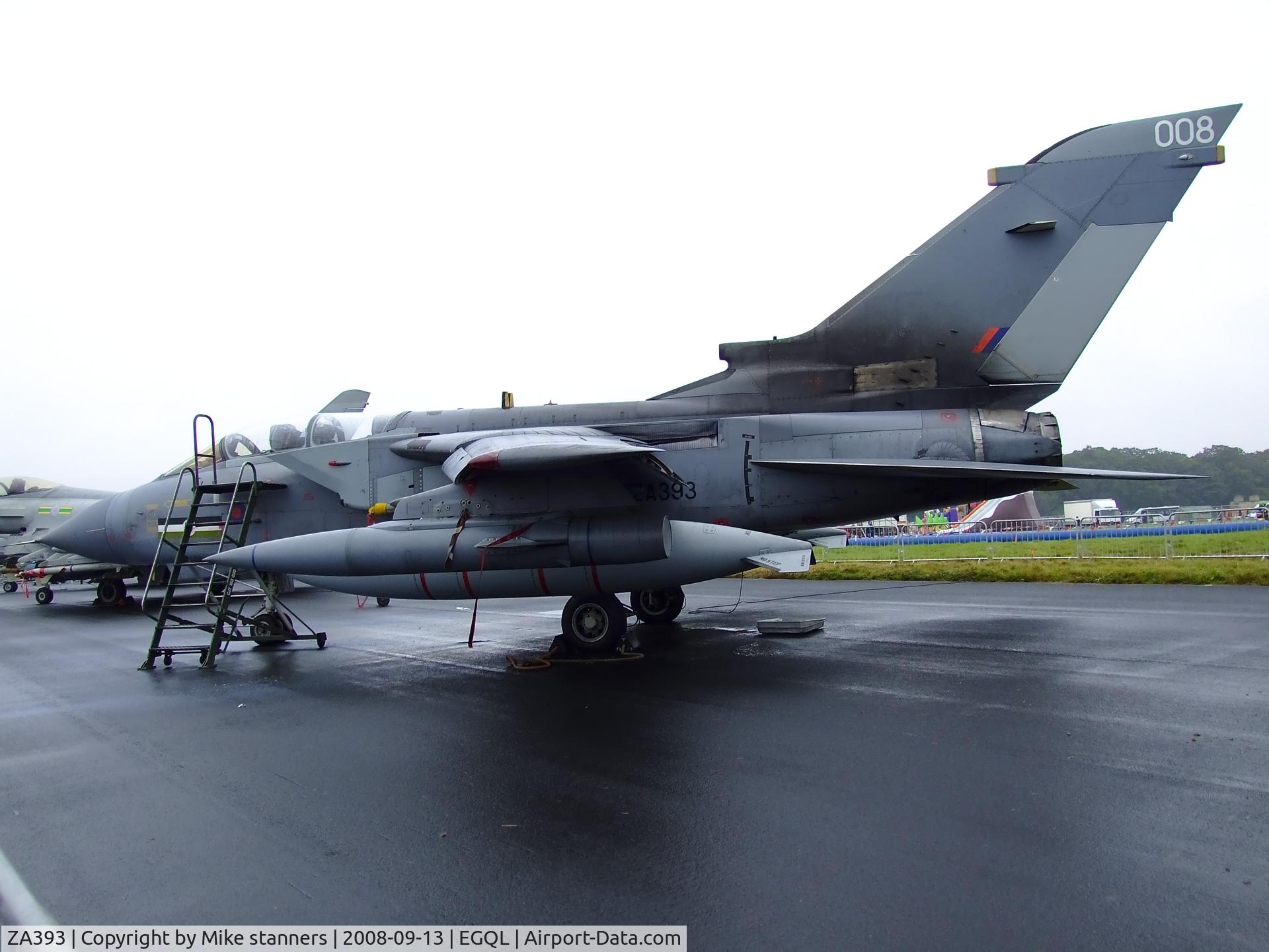ZA393, 1982 Panavia Tornado GR.4 C/N 188/BS060/3092, 12sqn Tornado loaded with 2x 330gal tanks,2 BOZ-107 Pods and a practice bomb carrier