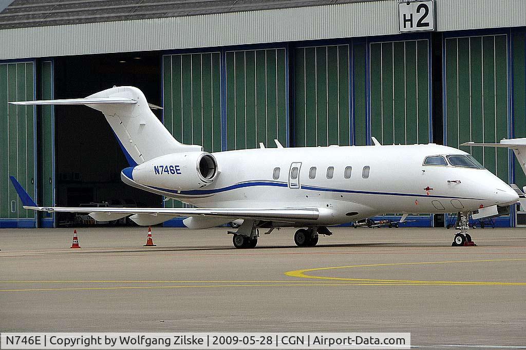 N746E, 2008 Bombardier Challenger 300 (BD-100-1A10) C/N 20207, visitor