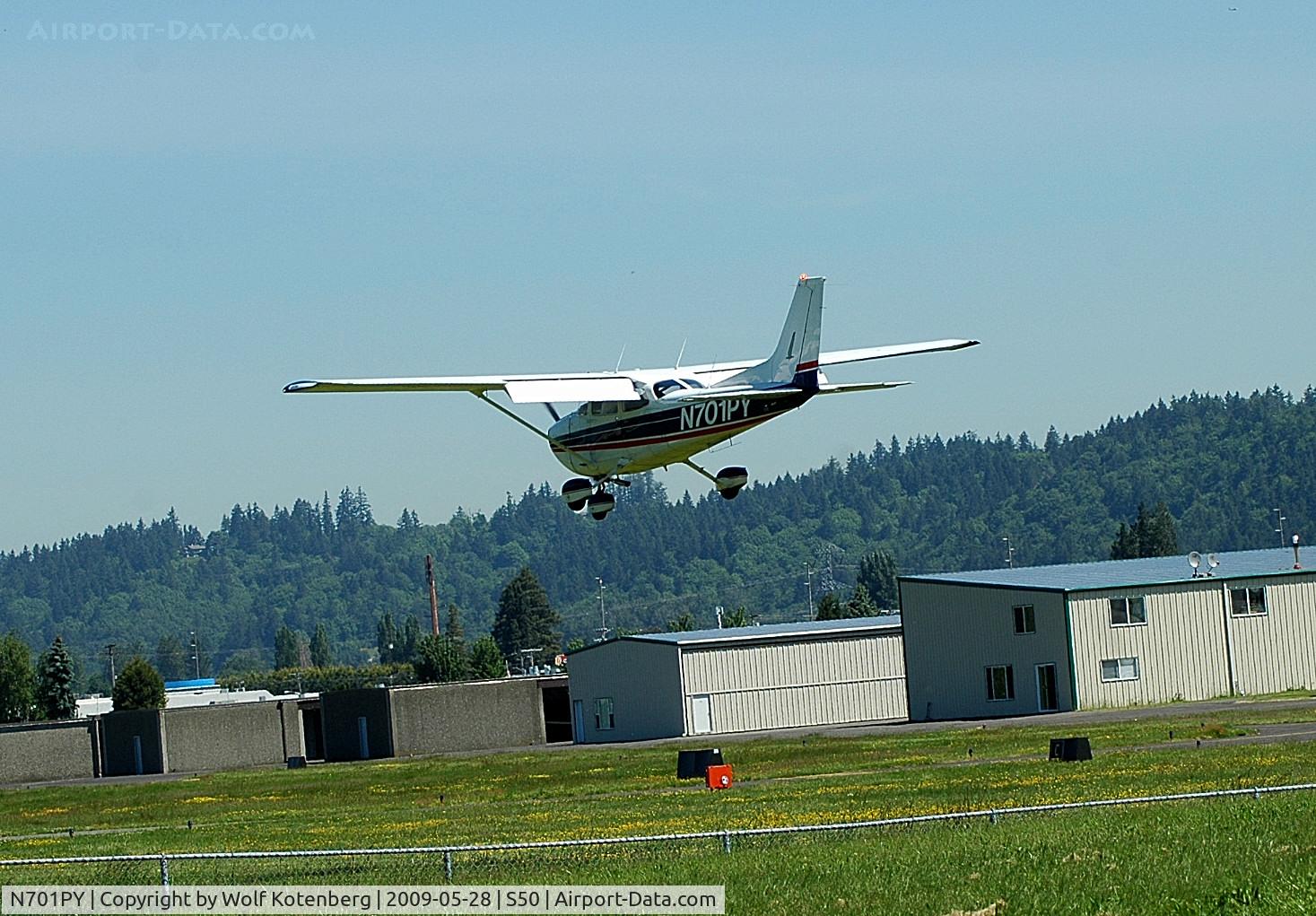 N701PY, 1978 Cessna 172N C/N 17270811, seconds from touch down
