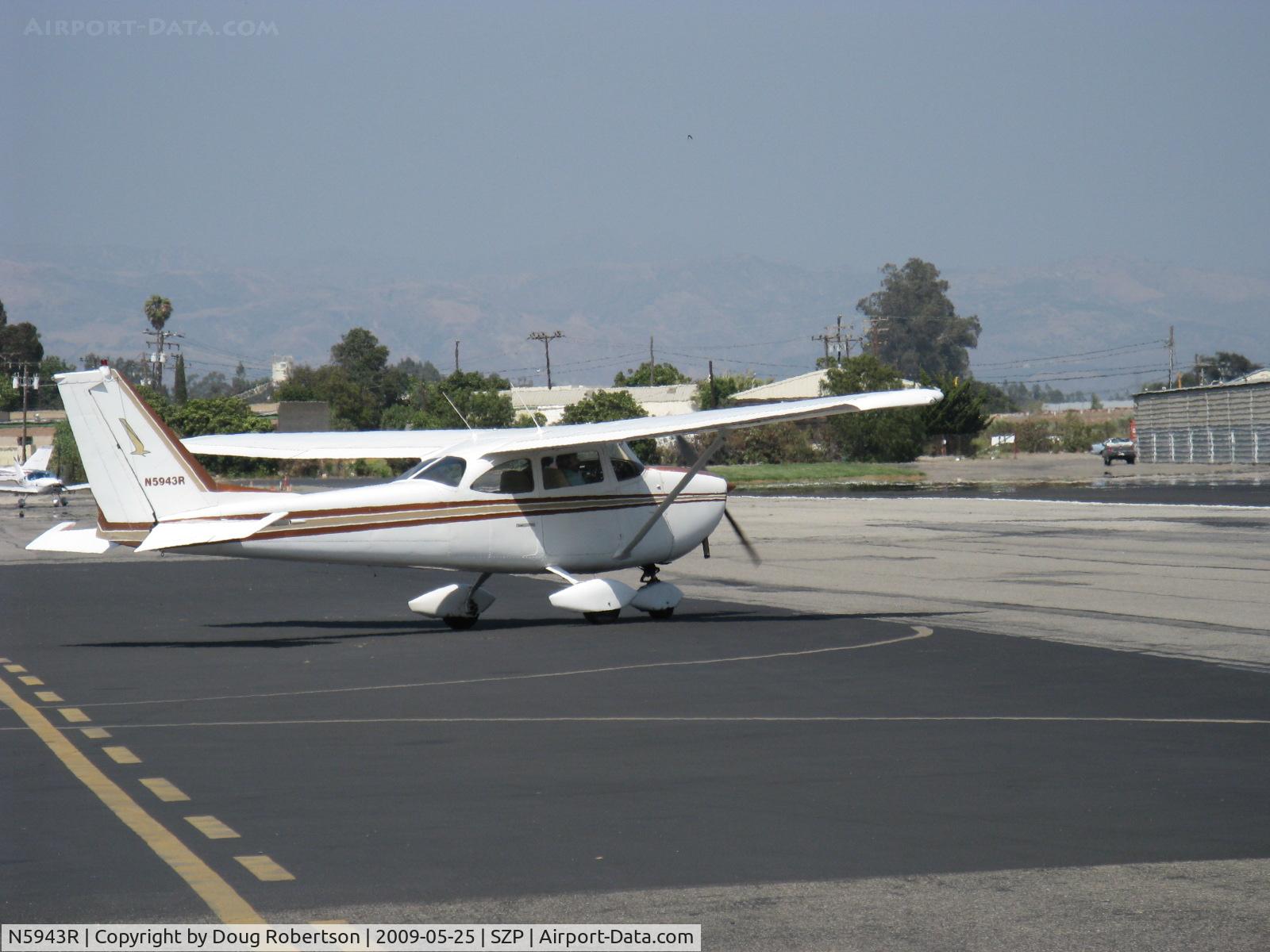 N5943R, 1965 Cessna 172G C/N 17253612, 1965 Cessna 172G, Continental O-300 145 Hp, taxi to Rwy 22