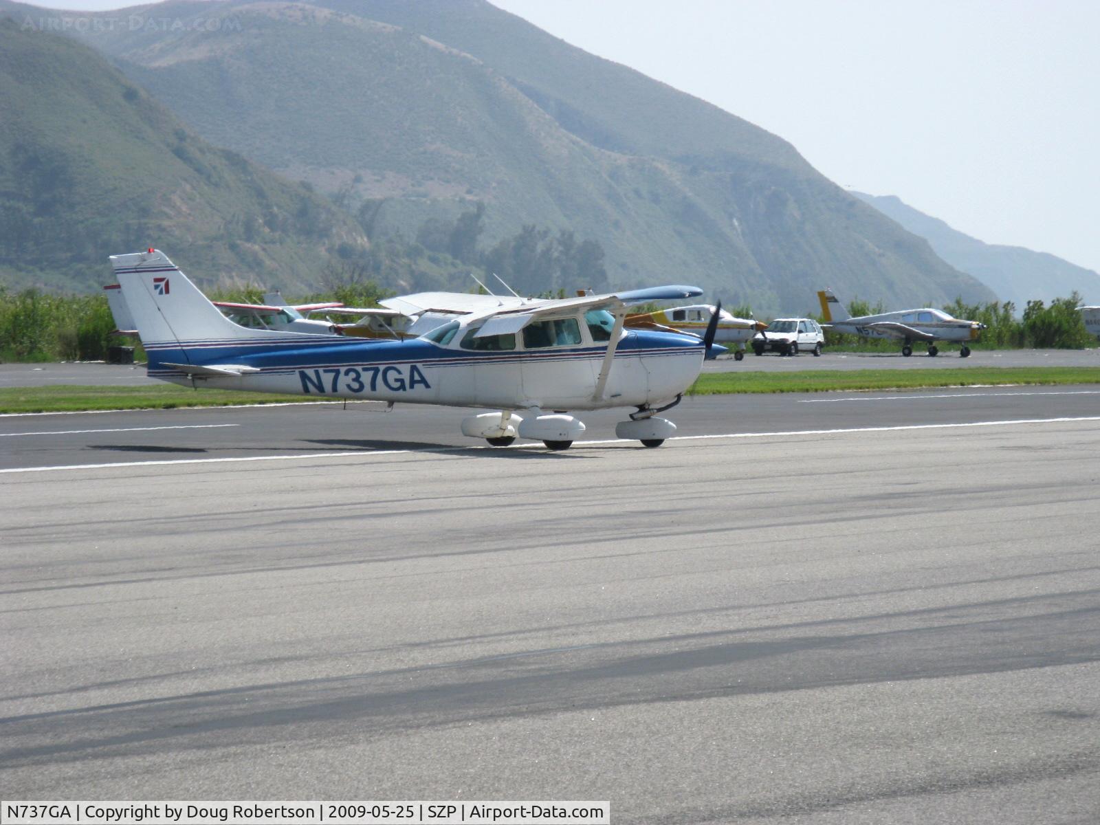 N737GA, 1977 Cessna 172N C/N 17269396, 1977 Cessna 172N, Lycoming O-320-H2AD 160 Hp, taxi off Rwy 22