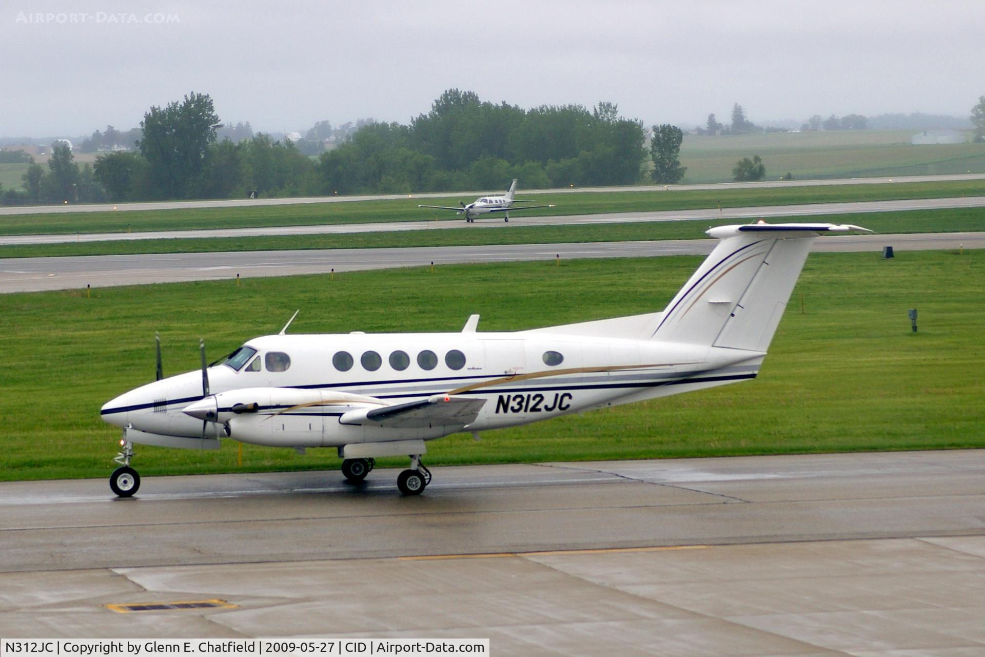 N312JC, 1988 Beech B200 King Air C/N BB-1312, Taxiing from Landmark to Runway 27