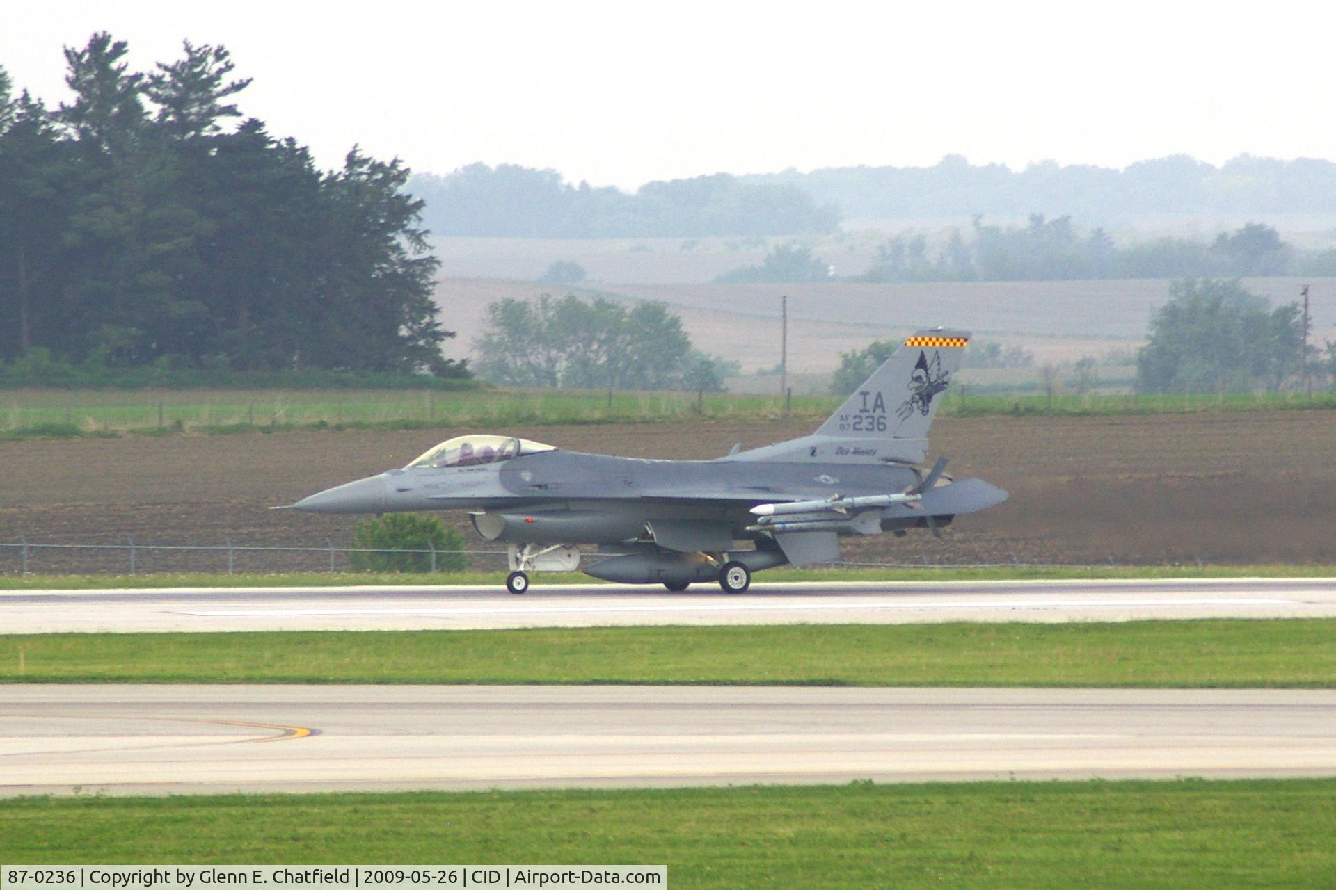 87-0236, 1987 General Dynamics F-16C Fighting Falcon C/N 5C-497, Cyclone 22 landing runway 9.  Diverted from DSM due to weather there.