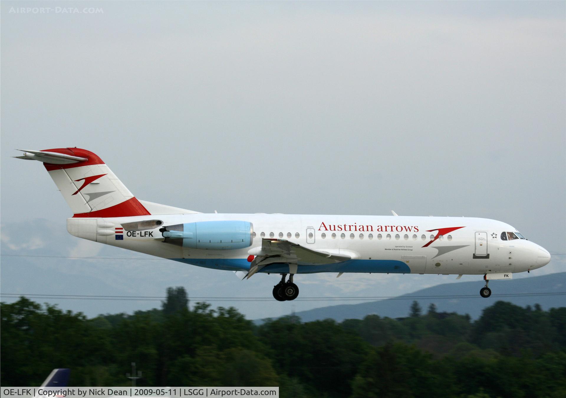 OE-LFK, 1995 Fokker 70 (F-28-0070) C/N 11555, LSGG