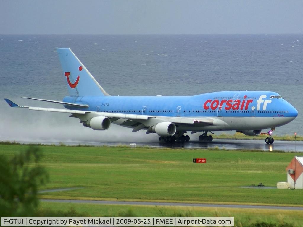 F-GTUI, 1992 Boeing 747-422 C/N 26875, Taking off on a wet rwy 12