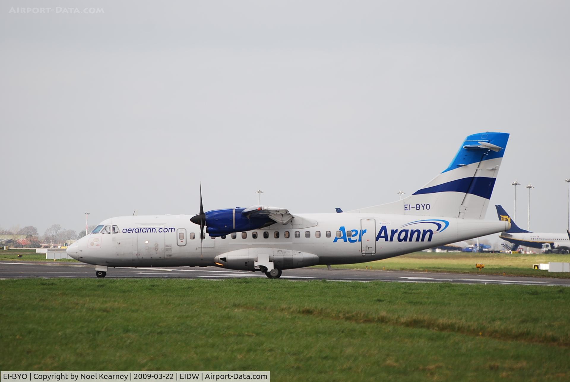 EI-BYO, 1989 ATR 42-300 C/N 161, Departing RWY28 at Dublin