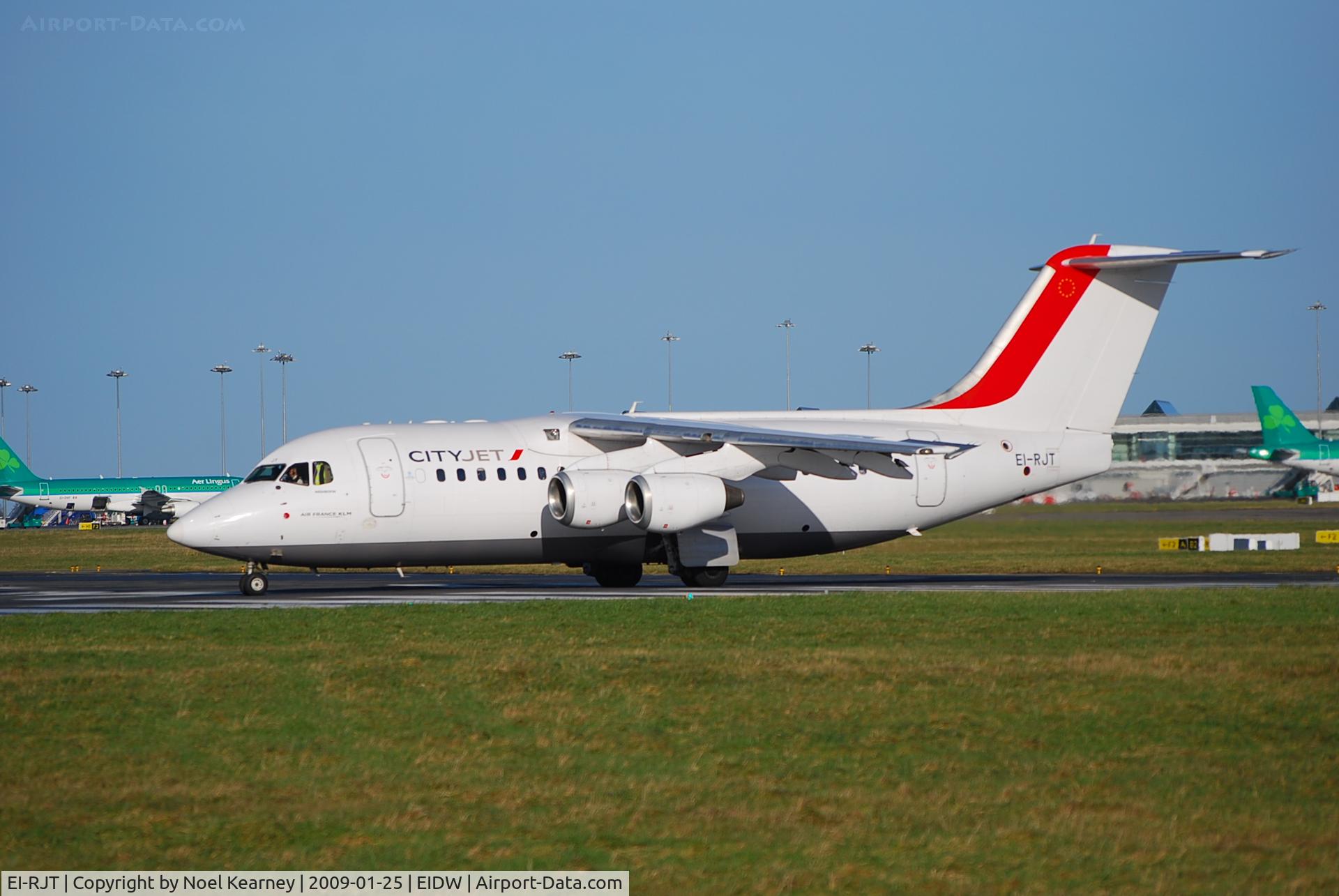 EI-RJT, 2000 British Aerospace Avro 146-RJ85A C/N E2366, Departing RWY28 at Dublin