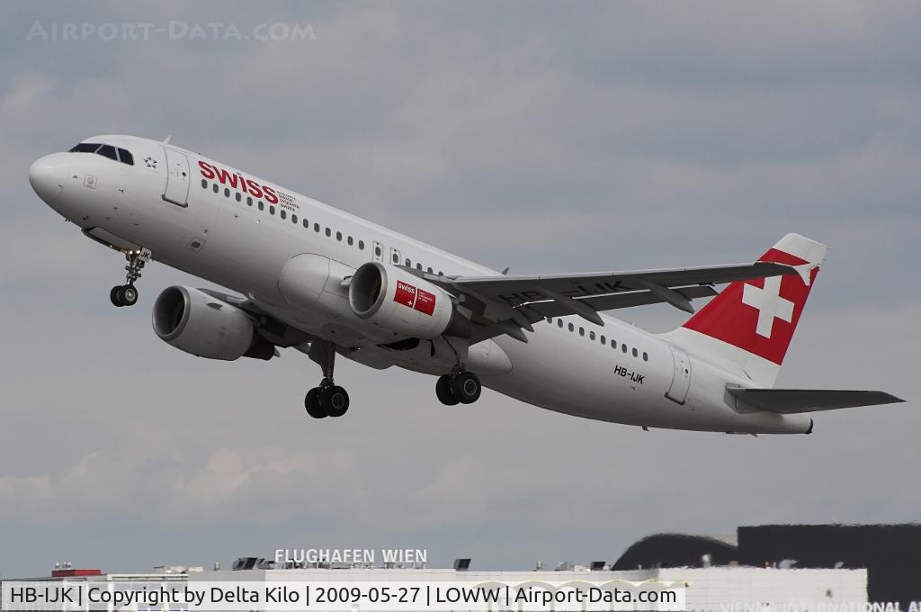 HB-IJK, 1996 Airbus A320-214 C/N 596, SWISS