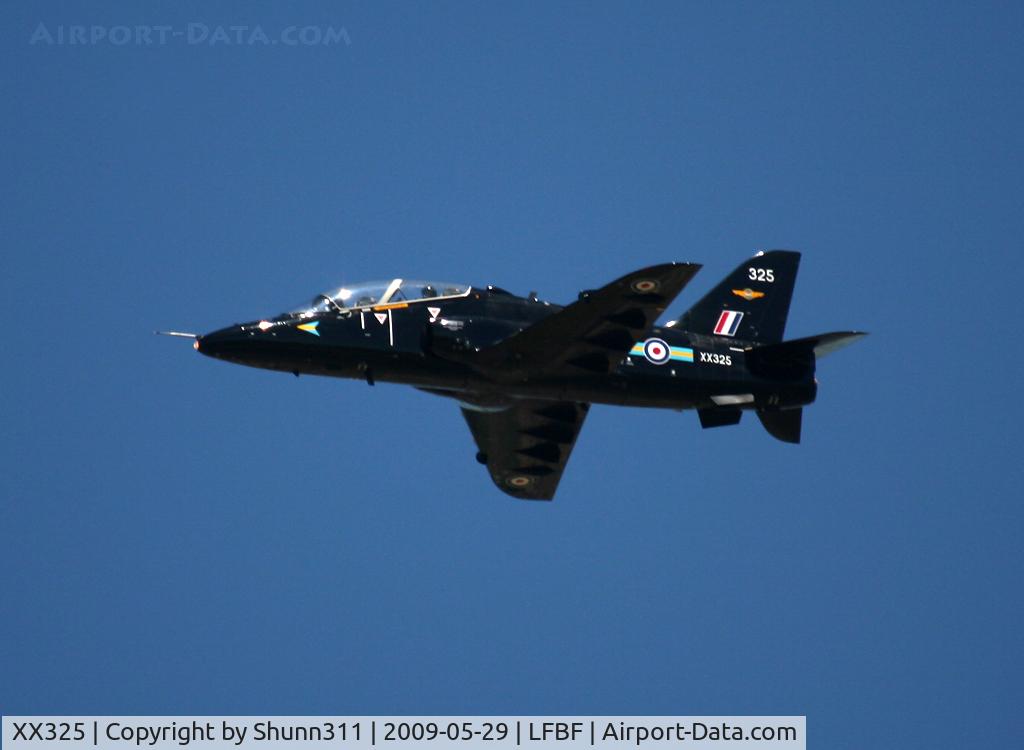 XX325, 1980 Hawker Siddeley Hawk T.1 C/N 169/312150, Passing through the Base befor landing... Spare aircraft for Muret Airshow 2009