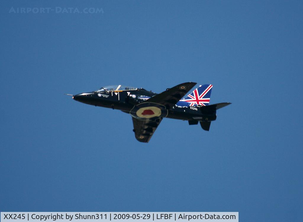 XX245, 1978 Hawker Siddeley Hawk T.1 C/N 081/312081, Passing through the BAse before landing... Aircraft used during Muret Airshow 2009