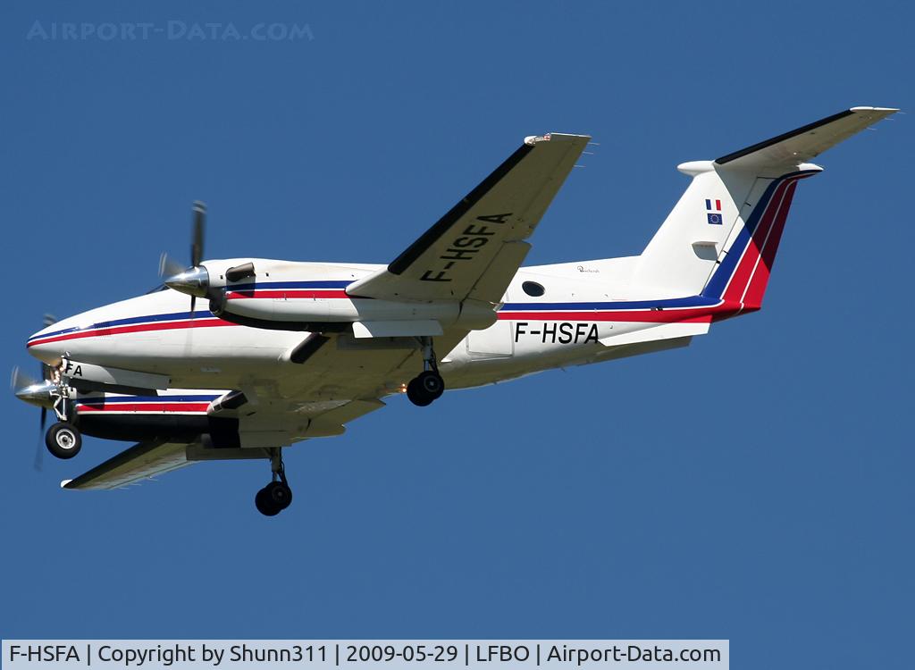 F-HSFA, 2007 Hawker Beechcraft B200GT King Air C/N BY-16, Landing rwy 32L
