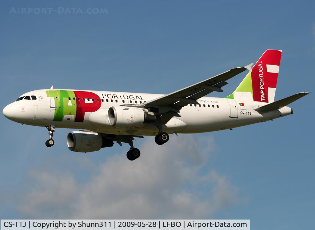 CS-TTJ, 1999 Airbus A319-111 C/N 979, Landing rwy 32L