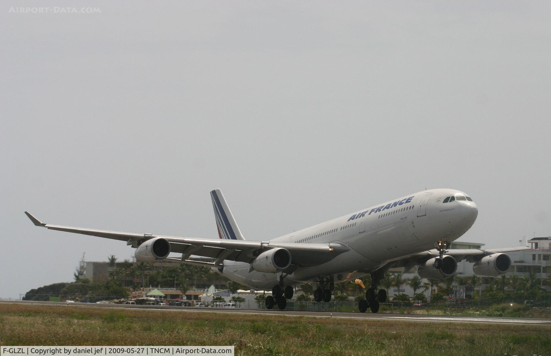 F-GLZL, 1998 Airbus A340-313X C/N 210, Landing 10