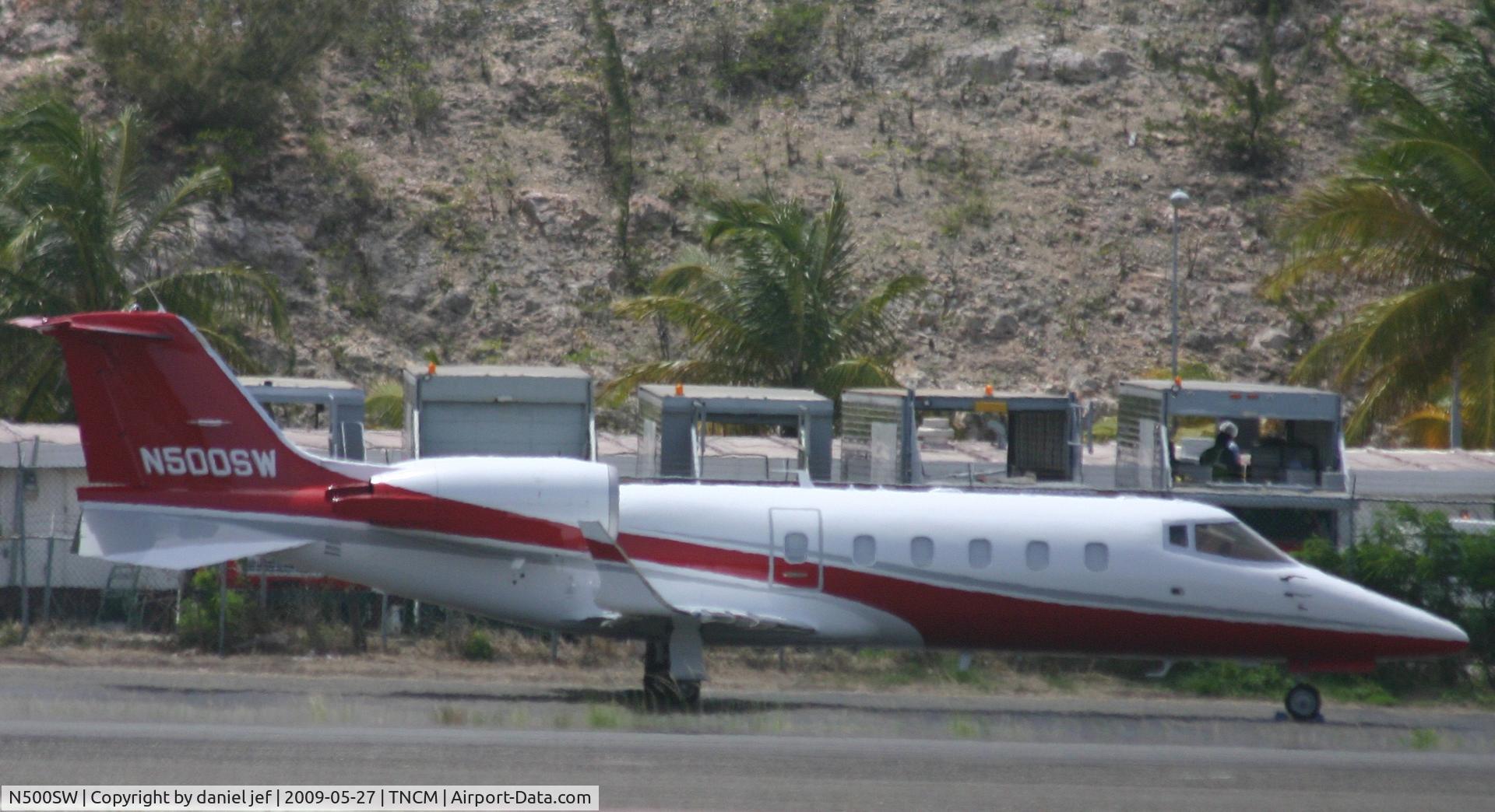 N500SW, 1976 Gates Learjet 24D C/N 325, park at the ramp