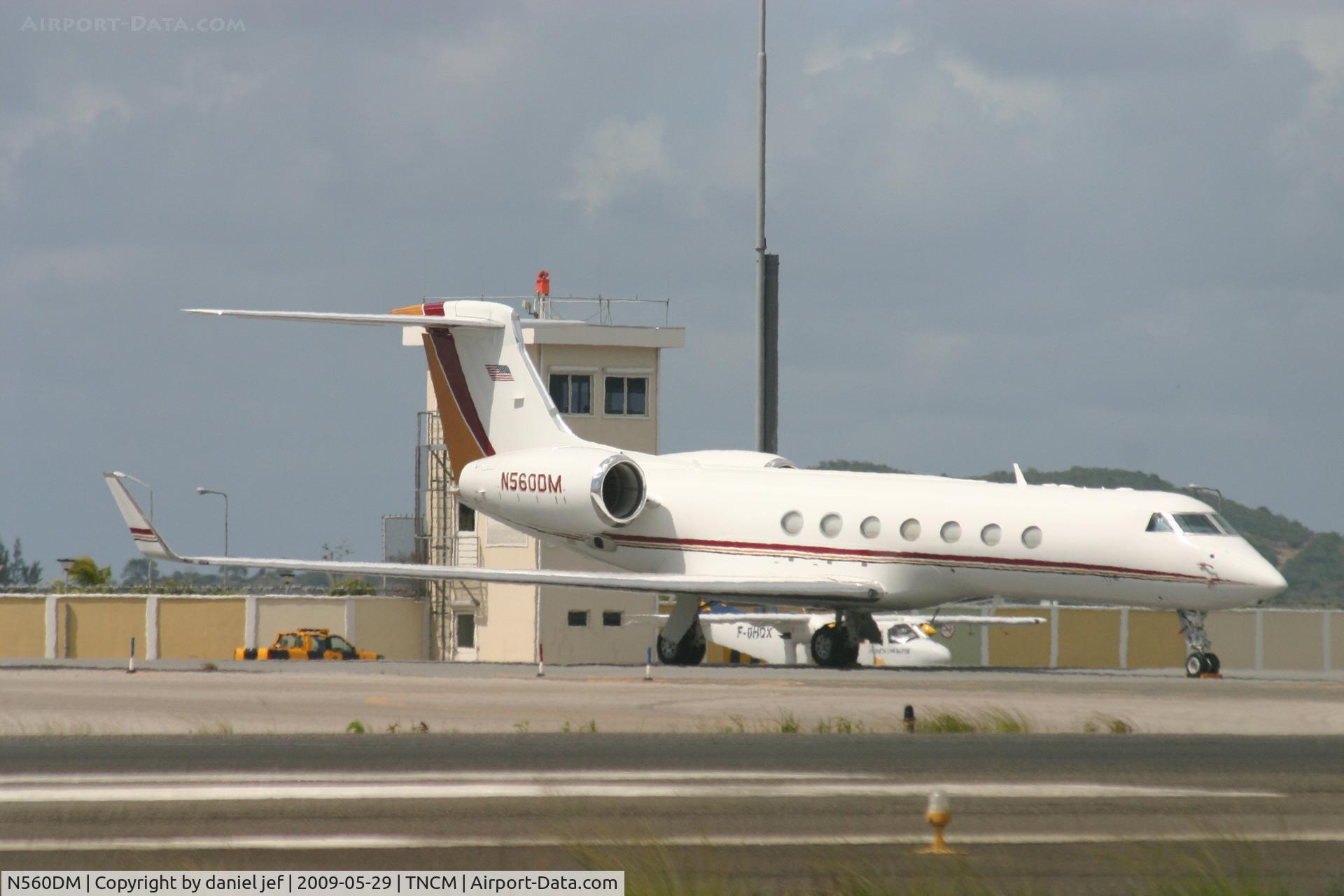 N560DM, 2004 Gulfstream Aerospace GV-SP (G550) C/N 5045, park at the ramp