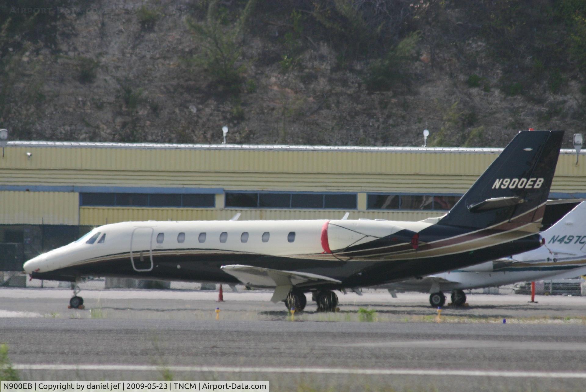 N900EB, 2004 Cessna 680 Citation Sovereign C/N 680-0008, park at the cargo ramp